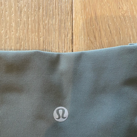 Lululemon Wunder Under 7/8 length Sz 4 - Picture 2 of 4
